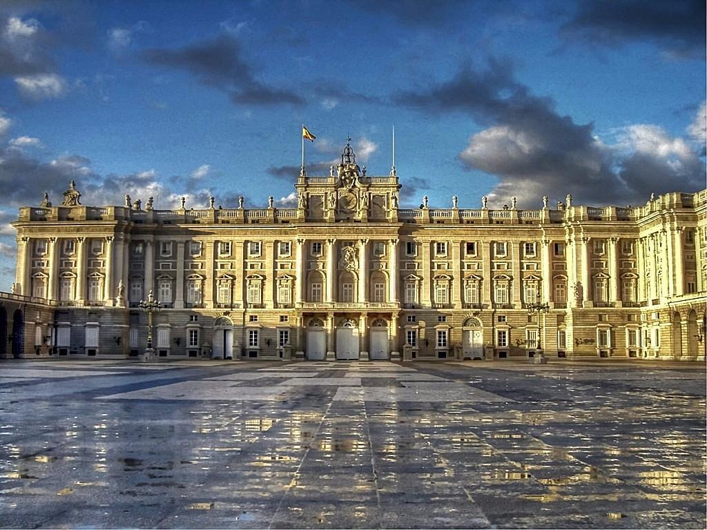 DAY 7: Guided city tour of Madrid. Photo-stop at Royal Palace